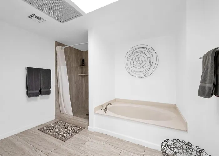 Guest Casita, New Pickleball, Tile Floor
